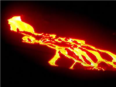 بركان جزيرة لابالما يواصل ثورانه 