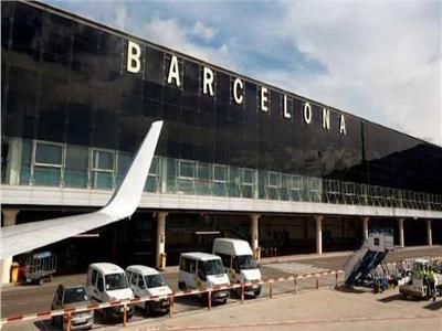 39 لبنانيا يستغلون توقف طائرتهم في برشلونة لطلب اللجوء لإسبانيا