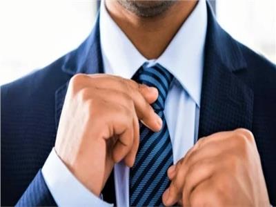 احذر «ربطة العنق».. رمز الاحترافية يهدد الصحة