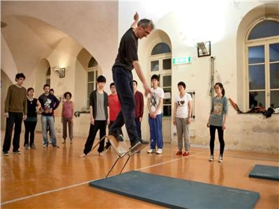 الإيطالي كريمونتي يقدم ورشة «إبداع الممثل» بـمهرجان المسرح التجريبي