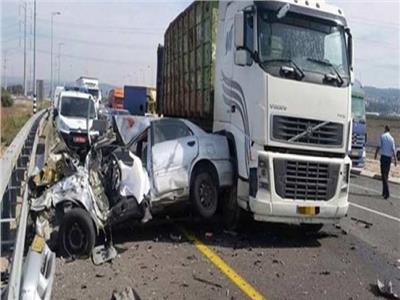 مصرع وإصابة ٦ أشخاص في حادث تصادم سيارة ملاكي بـ«تريلا» في صحراوي أسيوط 