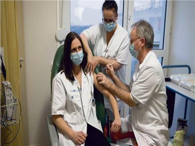 فرنسا ترجئ فرض التطعيم الإلزامي للطواقم الصحية في جزر الانتيل
