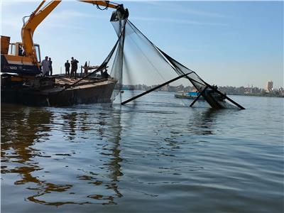 إزالة 63 قفص سمكي خلال حملة موسعة بفرع النيل بالمحمودية بالبحيرة |صور 
