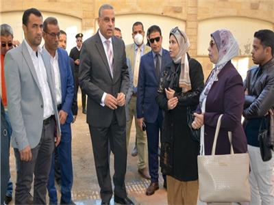محافظ سوهاج يتفقد تطوير المبنى الإداري بمدينة ناصر