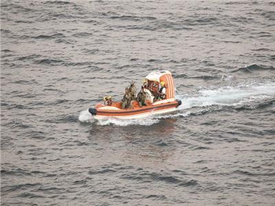 البحرية الأمريكية تنقذ إيرانيين فى سفينة صيد