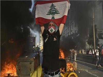 احتجاجات ضخمة في لبنان وقطع عشرات الطرق احتجاجًا على الأوضاع الاقتصادية