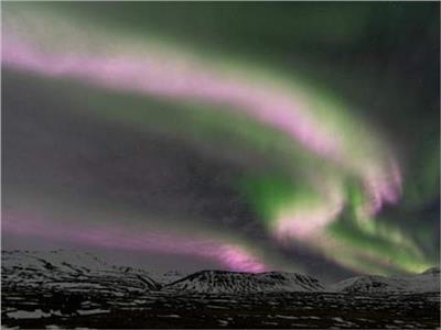 مشهد رائع لـ«شفق قطبي» يظهر في سماء النرويج