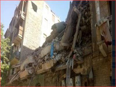 محافظة القاهرة ترفع أنقاض عقار حي الساحل 