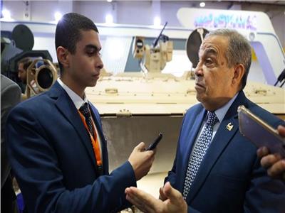 وزير الانتاج الحربي يدعو الشباب لزيارة معرض إيديكس 2021 
