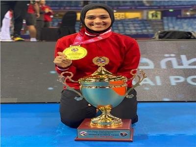 فوز طالبة بجامعة القاهرة بالمركز الأول في بطولة العالم للكاراتيه
