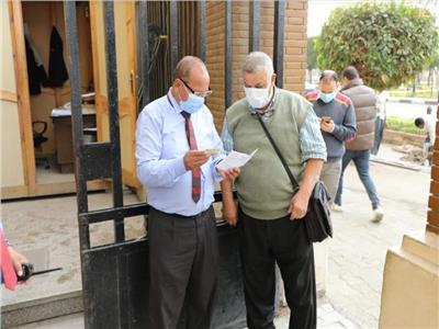 صور | عدم دخول المواطنين غير الملقحين المصالح الحكومية بالقاهرة
