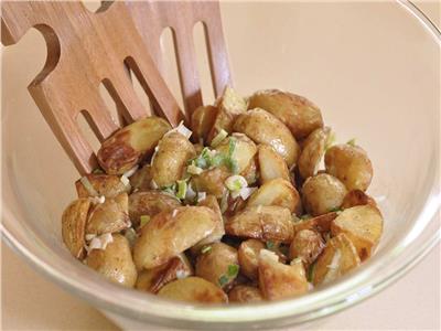 لأكلة شهية.. طريقة تحضير سلطة «البطاطا المشوية»   
