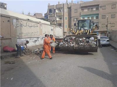 رفع 345 طن قمامة ومخلفات بمركزي أخميم ودار السلام بسوهاج