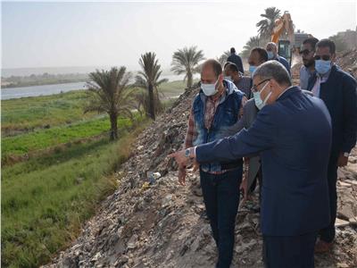 محافظ المنيا يقود حملة لإزالة التعديات على النيل 