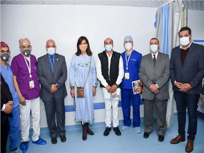 وزيرة الهجرة ومحافظ أسوان يفتتحان غرفة مرضى القدم السكري بمستشفى الجامعة 