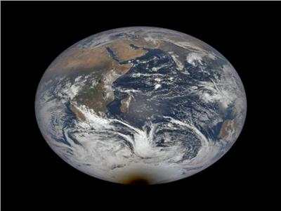 ناسا: «دسكوفر» وثق كسوف الشمس من الفضاء بشكل رائع 
