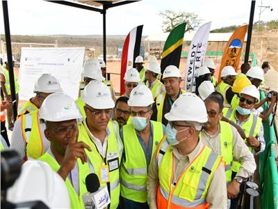 وزيري «الإسكان الطاقة التنزاني» يتفقدان سد و«جوليوس نيريري»