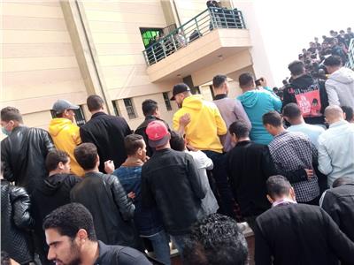 جامعة جنوب الوادي: 21 طالباً مصاباً بحالات اختناق بسبب حفل أميرة البيلي