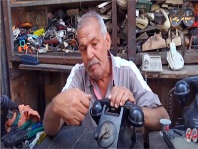 حكاية أقدم محل صيانة التليفون الأرضي في مصر| فيديو