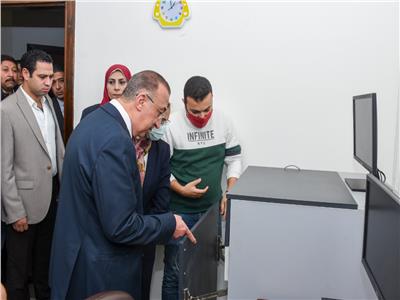 محافظ الإسكندرية يتفقد وحدة السجلات الإلكترونية والميكروفيلم للتحول الرقمي