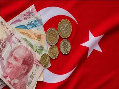 الليرة التركية تقترب من أدنى مستوياتها أمام الدولار