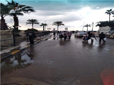 استنفار بأحياء الإسكندرية للتعامل مع الأمطار وتسيير الحركة المرورية  