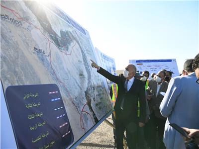 وزير النقل ومحافظ قنا يتفقدان مشروع ازدواج طريق «قنا - الأقصر» الصحراوي الشرقي 
