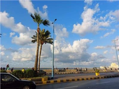 طقس مشمس بالإسكندرية وسيولة مرورية مع تقلبات جوية متوقعة خلال ساعات 