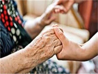 شيوخ الأزهر: «المرافق للمسن» حل مؤقت ولابد من علاج ظاهرة جحود الأبناء 