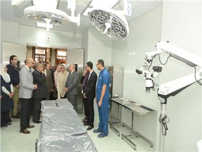  رئيس جامعة أسيوط يشيد بمجهودات العاملين بمستشفى الأسنان 