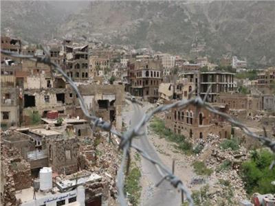 اليمن.. مقتل طفلة إثر قصف جماعة الحوثي سيارة مدنية غرب تعز