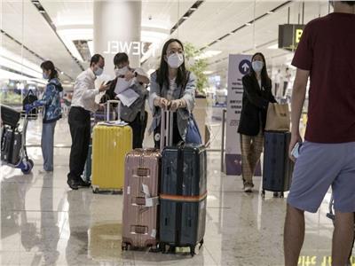 بسبب «أوميكرون» .. سنغافورة تشدد القيود على عاملى المطارات