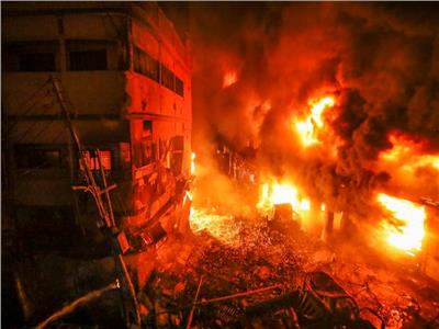 راح ضحيته 37 شخصًا.. شاهد الحريق المروع في عبارة ببنجلاديش 