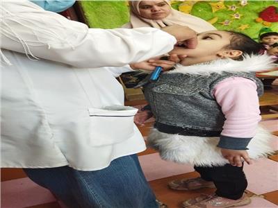 محافظ البحيرة يشيد بجهود الفرق المشاركة في حملة التطعيم ضد مرض شلل الأطفال 