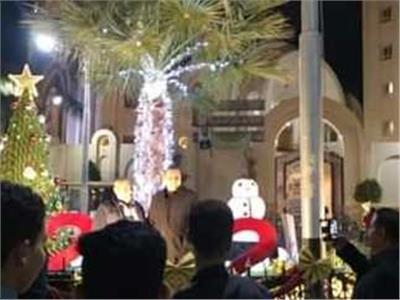 شجرة الكريسماس تزين كنائس المنيا استعدادًا لاحتفالات عيد الميلاد