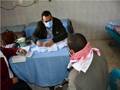 الكشف على 851 شخصا بواحة الداخلة ضمن قافلة جامعة المنصورة «جسور الخير»