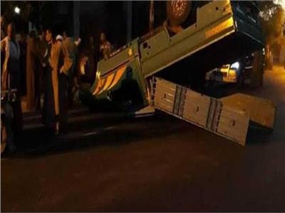 مصرع شخص وإصابة 13 في حادث انقلاب سيارة ربع نقل في أسيوط 
