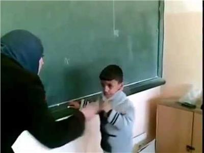 مدرسة «تصفع» طالب وتسكب المياه على كتابه الدراسي في مصر الجديدة 