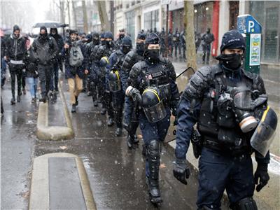 إصابة 18 شخصا فى اشتباكات بين الشرطة الفرنسية وطالبى اللجوء بمدينة كاليه