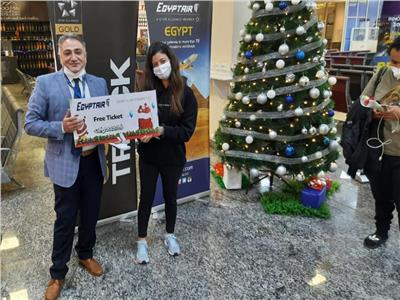 مصر للطيران تحتفل برأس السنة مع مسافريها حول العالم في محطاتها الخارجية  