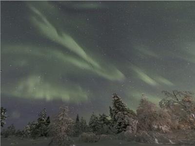 اللون الأخضر يزين سماء فنلندا فأولى عروض أضواء الشفق القطبي سنة 2022 