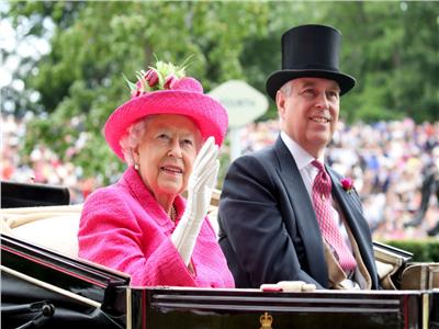 إعلام بريطاني: نجل الملكة إليزابيث الثانية قد يفقد لقبه بسبب «تهم الاغتصاب»