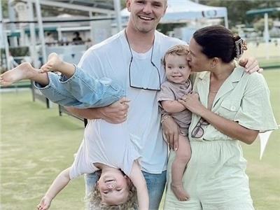 امرأة أسترالية تنجح في تربية طفلين وإدارة 4 أعمال