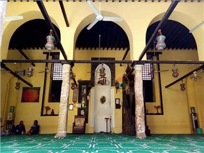 بعد الإهمال لسنوات «مسجد العمري» بفوه يعود للحياة | صور