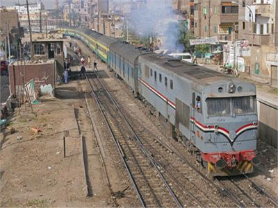توقف حركة القطارات بخط منوف بسبب حريق بجرار قطار 537