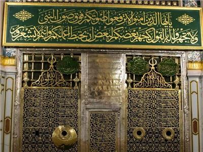 السعودية: زيارة قبر النبي لـ«الرجال» فقط 