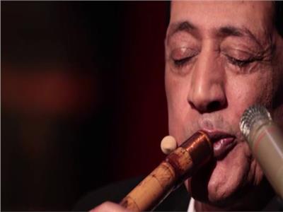 ورم سرطاني يمنع عبد الله حلمي من العزف على «الناي والكاولة»