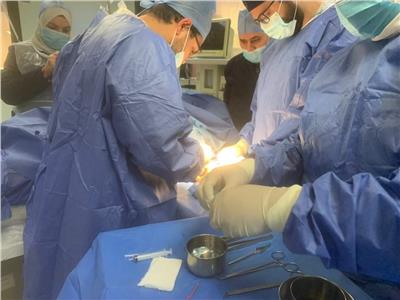 إجراء جراحة لتركيب وصلة شريانية وريدية لمرضى الغسيل الكلوي للمرة الأولى