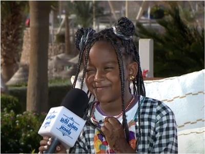 الطفلة جنى: «الرئيس قالي ابتسامتك حلوة ونفسي ييجي أسوان تاني»| فيديو
