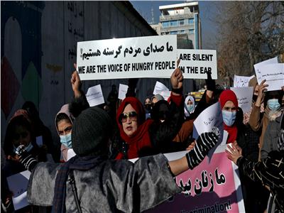 مظاهرة نسائية في كابول احتجاجًا على فرض ارتداء الحجاب.. فيديو